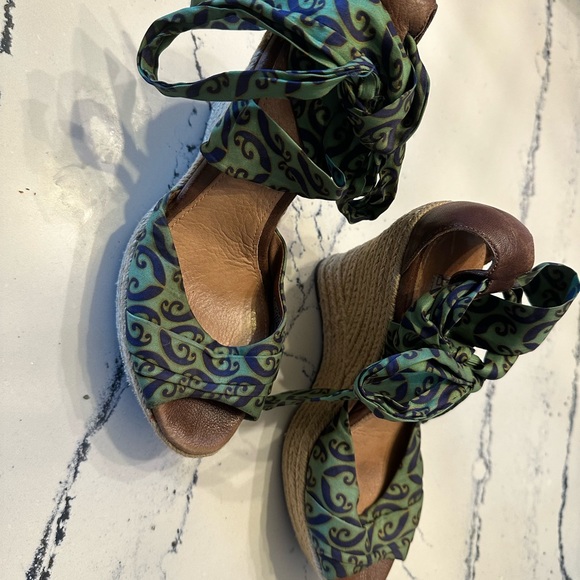 UGG Lucianna Marrakech Green/Blue Satin Espadrilles Wedge Sandal Size 7 - Picture 3 of 7